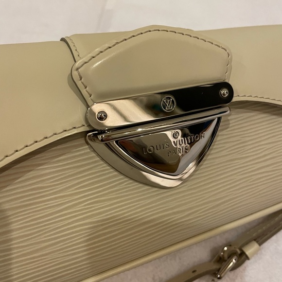Louis Vuitton Montaigne Clutch Epi Leather White - Picture 10 of 10